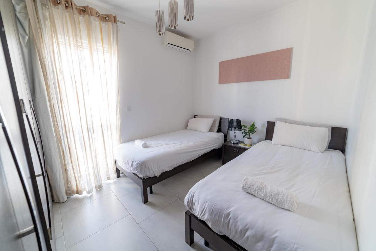 Metrostays Apartament St Julian Malta Saint Julian's ภายนอก รูปภาพ