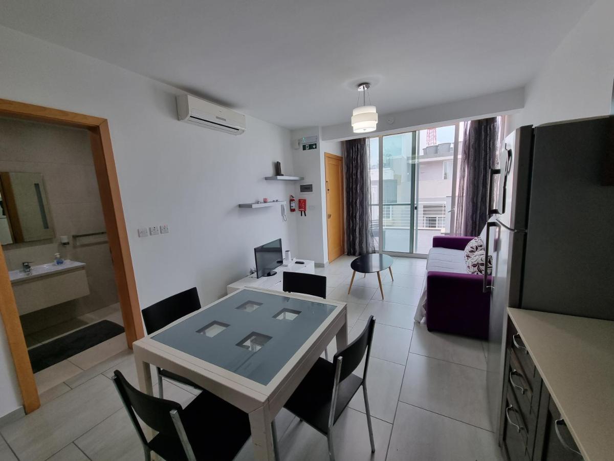 Metrostays Apartament St Julian Malta Saint Julian's ภายนอก รูปภาพ
